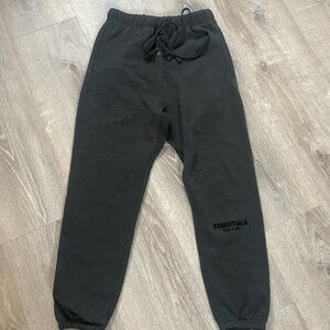 Fear of God Essentials Summer
Core Sweatpant 'Black small new